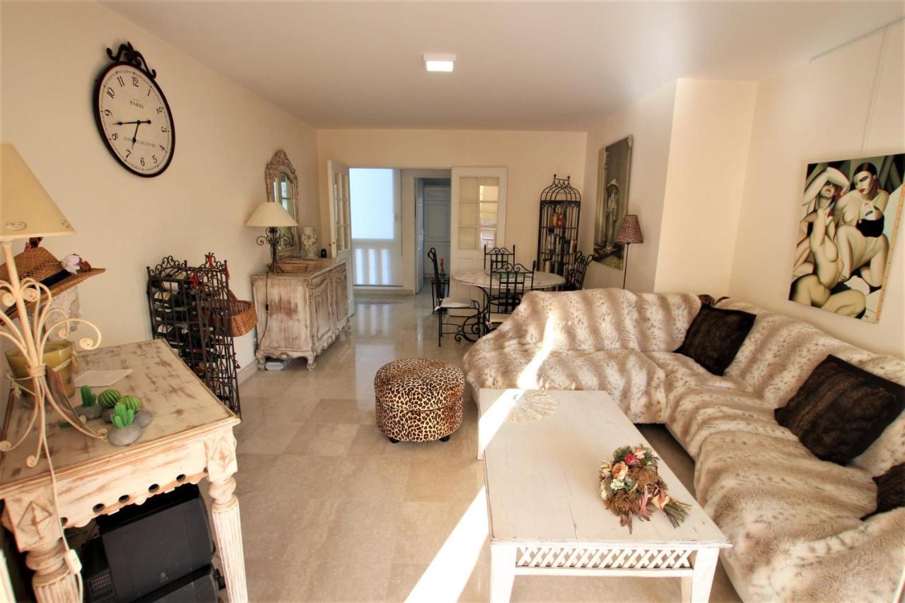 2 Bedrooms2 Bathroomsterrace Equipped In Palm Area Appartement